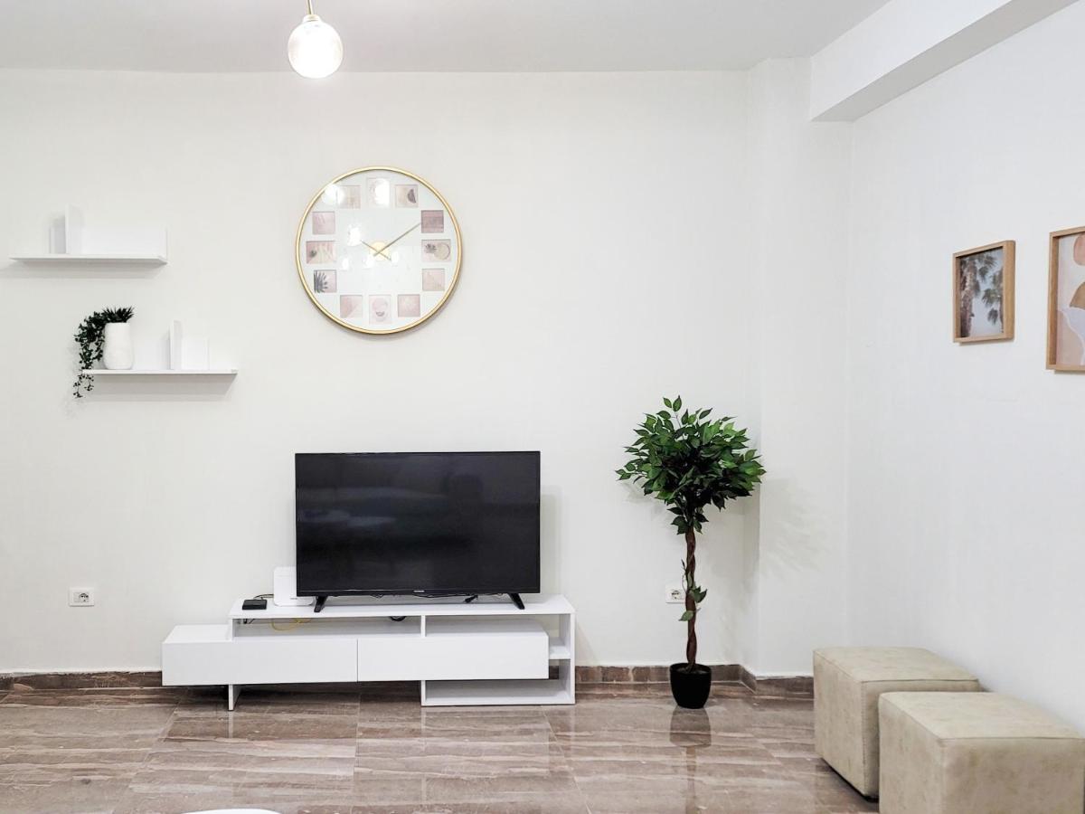 One-Bedroom Gem By The Square Tirana Exterior photo
