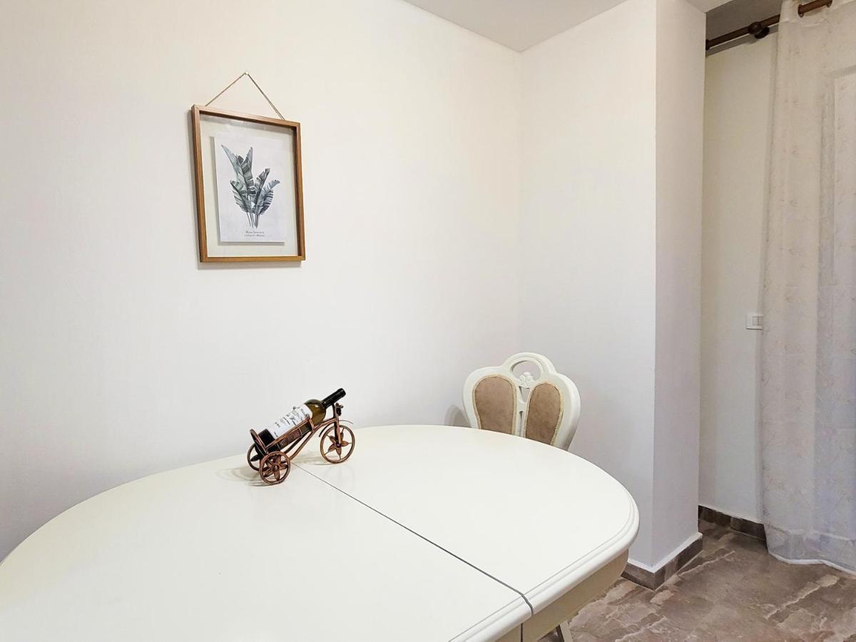 One-Bedroom Gem By The Square Tirana Exterior photo