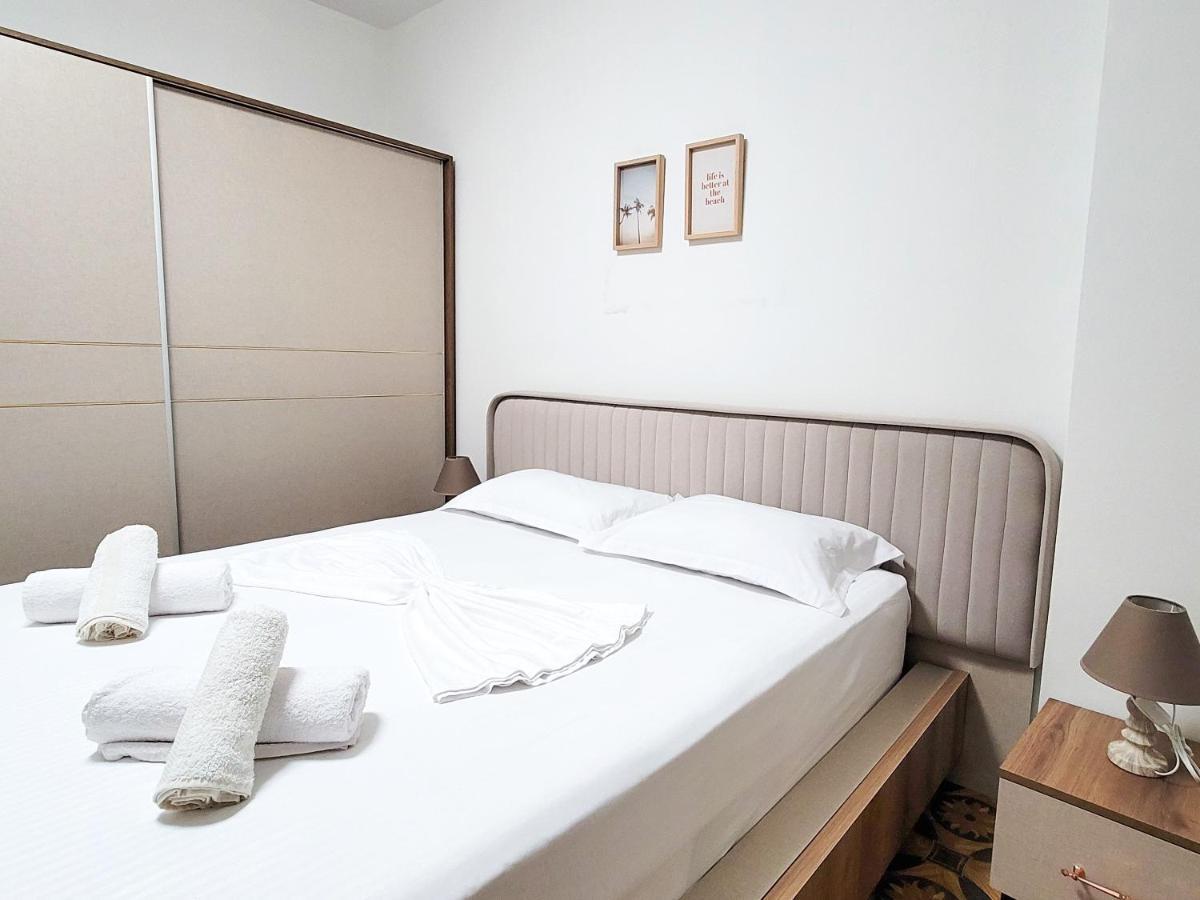 One-Bedroom Gem By The Square Tirana Exterior photo