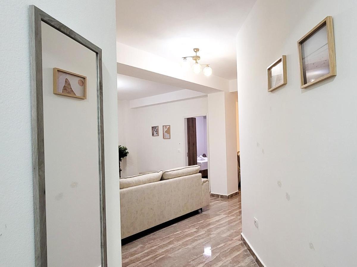 One-Bedroom Gem By The Square Tirana Exterior photo